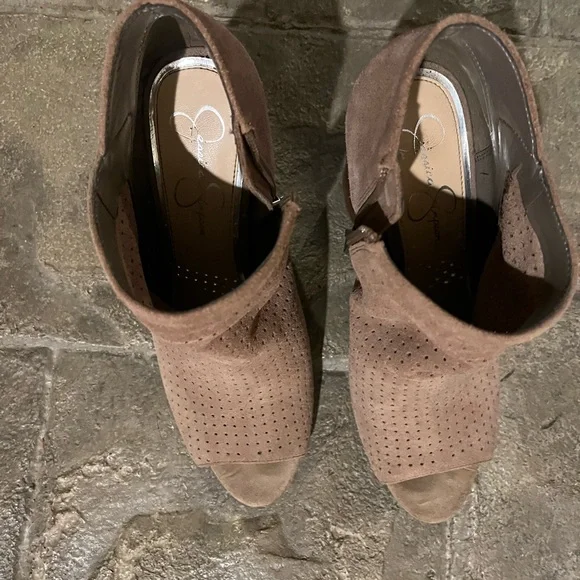 Women's Suede Ankle Boots - Picture 4 of 4